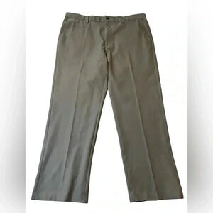 Callaway Mens Golf Pants Size 38/30 Gray. Measurements in pics. Lite pilling